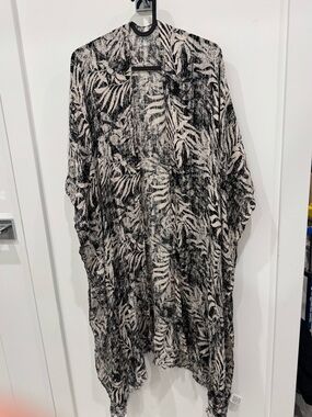 Gentle Fawn Lightweight Black & White Leaf Print Cover up/ Kimono